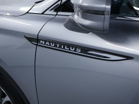 Used 2023 Lincoln Nautilus AWD w/ Premium Package image 10