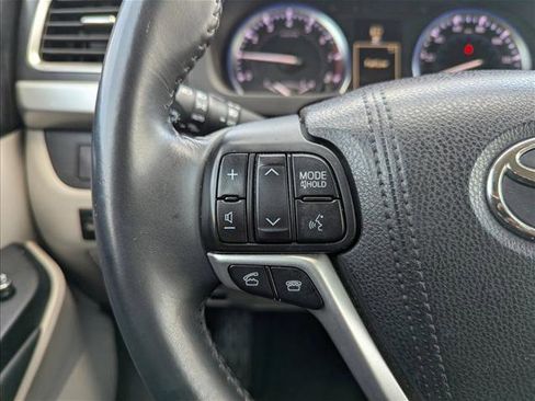 Used 2016 Toyota Highlander XLE image 13