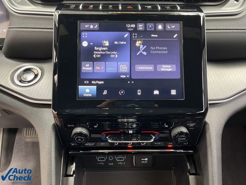 Used 2024 Jeep Grand Cherokee Altitude image 15