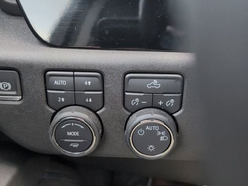 Used 2024 Chevrolet Silverado 1500 LT w/ Z71 Off-Road Package image 14