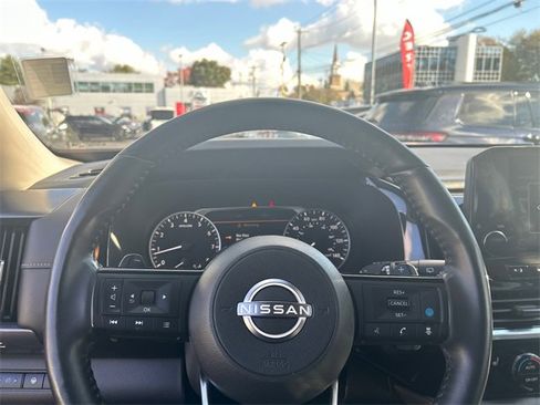 Certified 2024 Nissan Pathfinder SL image 12