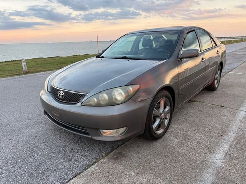 Used 2005 Toyota Camry SE image 1
