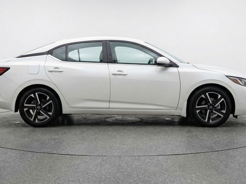 Used 2025 Nissan Sentra SV FWD image 9