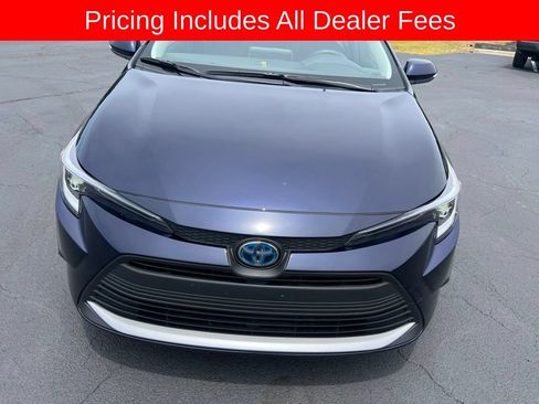 Used 2023 Toyota Corolla XLE FWD image 2