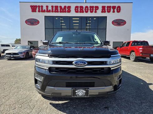Used 2024 Ford Expedition Max XLT image 2