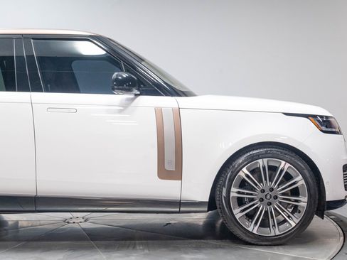 Used 2023 Land Rover Range Rover SV AWD/4WD image 32