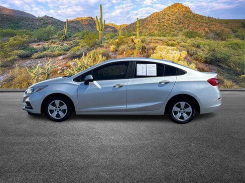 Used 2018 Chevrolet Cruze LS image 8