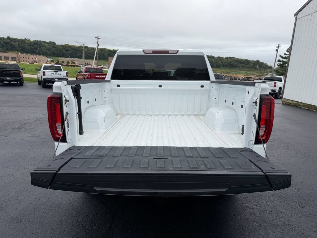 Used 2025 GMC Sierra 1500 SLT AWD/4WD image 13