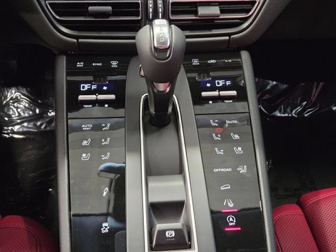 Certified 2026 Porsche Macan S AWD/4WD image 21