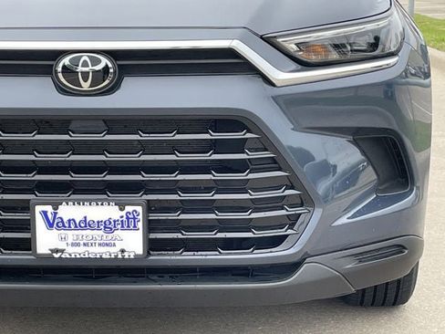 Used 2025 Toyota Grand Highlander FWD image 8