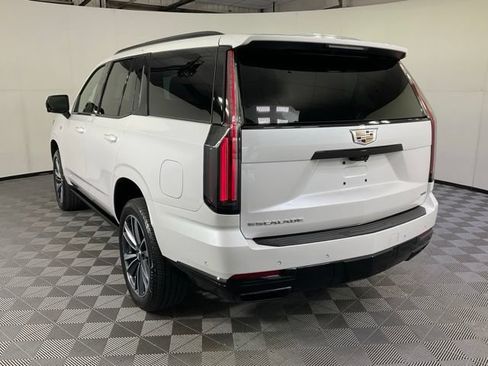 Used 2025 Cadillac Escalade Sport AWD/4WD image 4