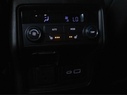 Used 2023 GMC Acadia SLT w/ Elevation Edition FWD image 28