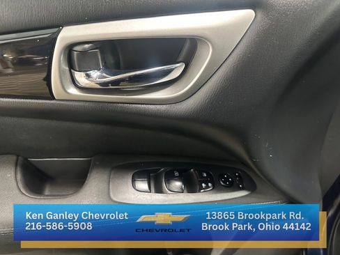 Used 2017 Nissan Pathfinder S image 8
