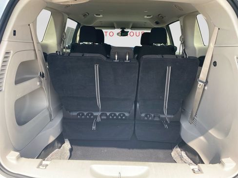 Used 2023 Chrysler Voyager LX FWD image 15