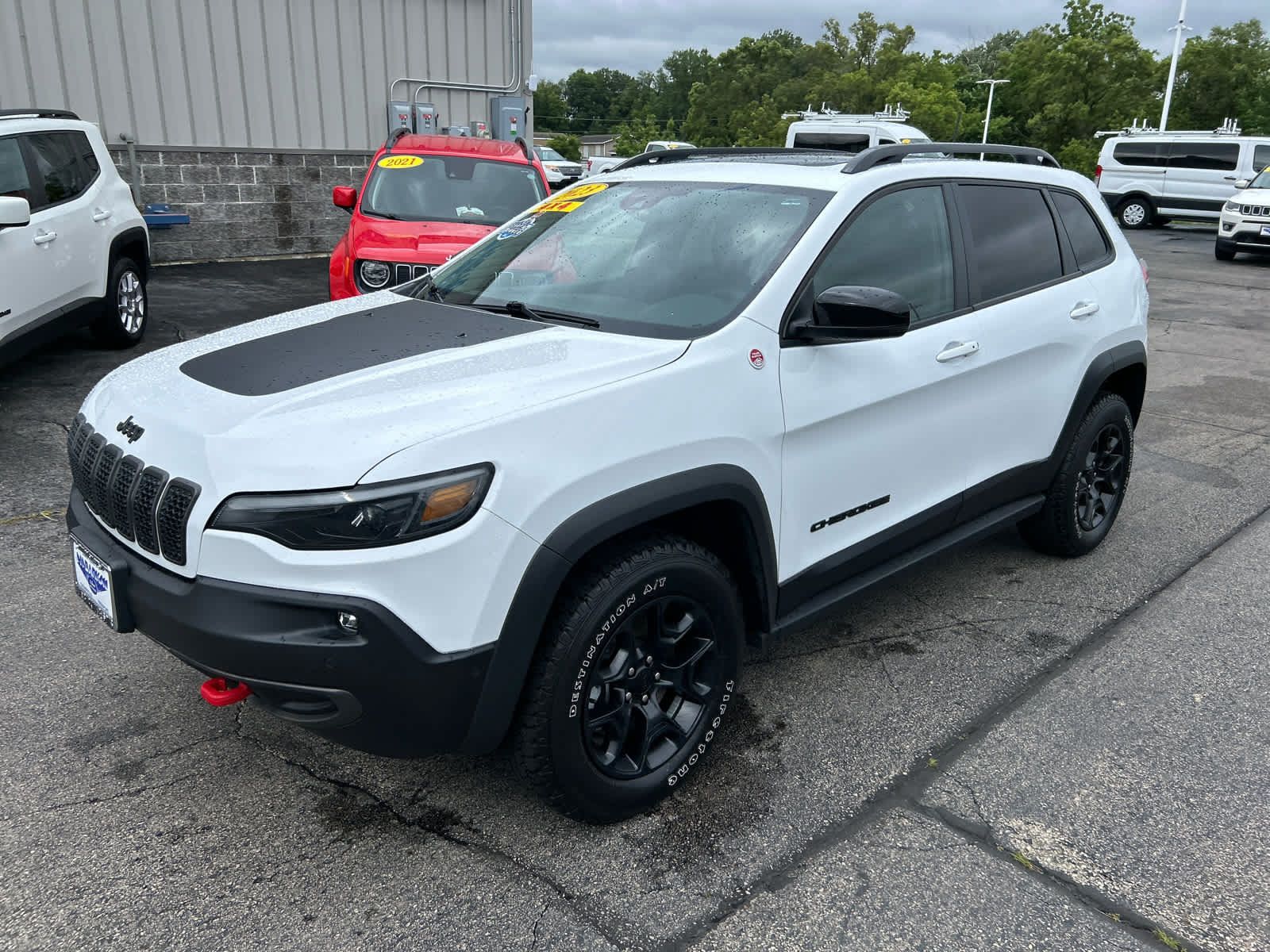 Used 2023 Jeep Cherokee Trailhawk w/ Sun & Sound Group AWD/4WD image 9