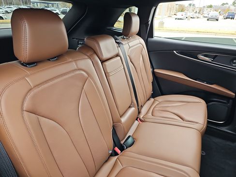 Used 2022 Lincoln Nautilus Reserve w/ Equipment Group 201A image 11