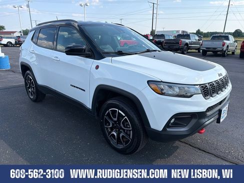 Used 2025 Jeep Compass Trailhawk AWD/4WD image 7