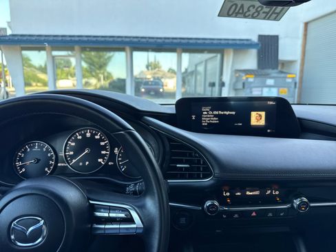 Used 2019 MAZDA MAZDA3 AWD Hatchback w/ Preferred Pkg image 17