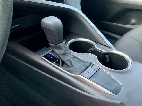 Used 2022 Toyota Camry LE image 16