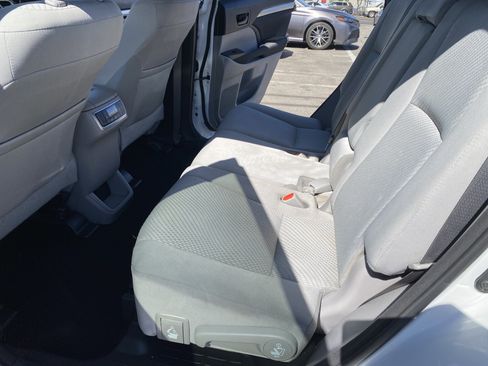 Used 2016 Toyota Highlander LE FWD image 15