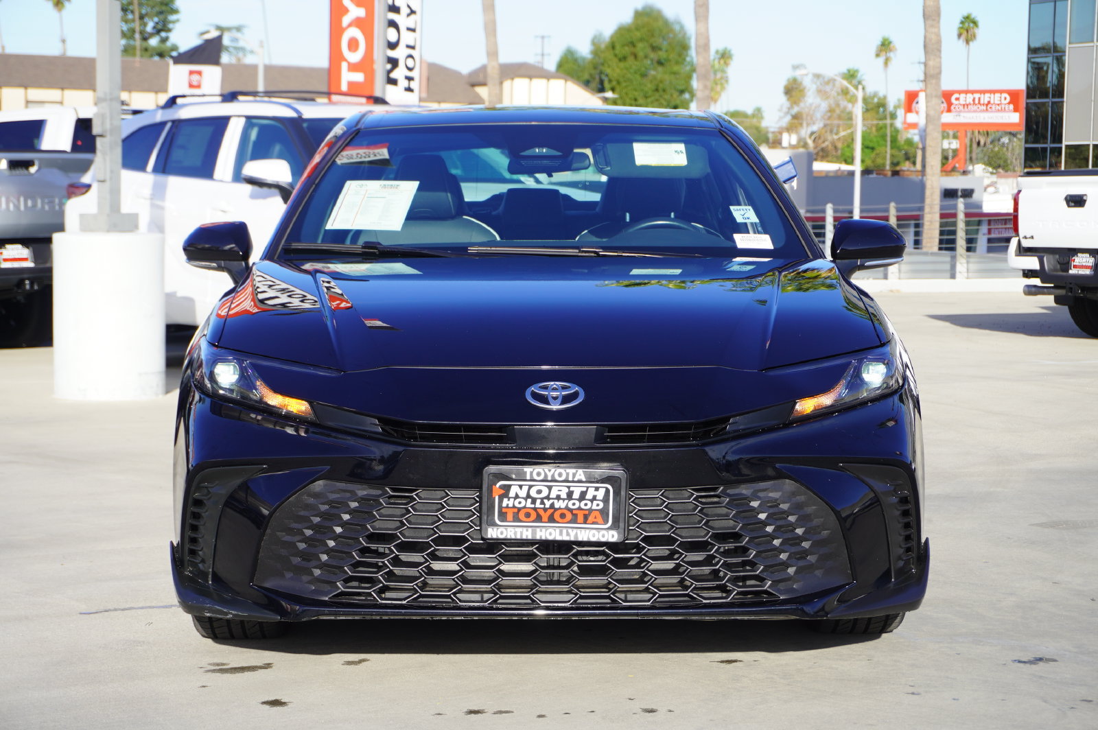Used 2025 Toyota Camry SE FWD image 3