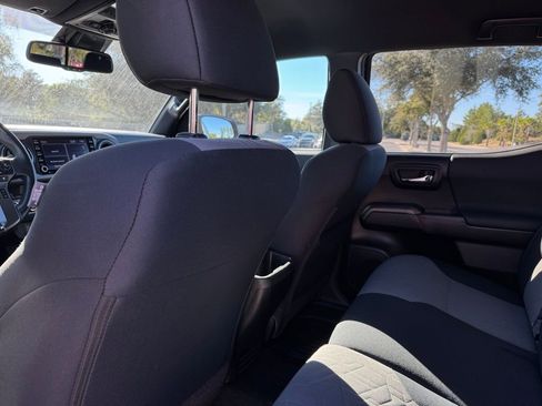 Used 2022 Toyota Tacoma TRD Off-Road image 19