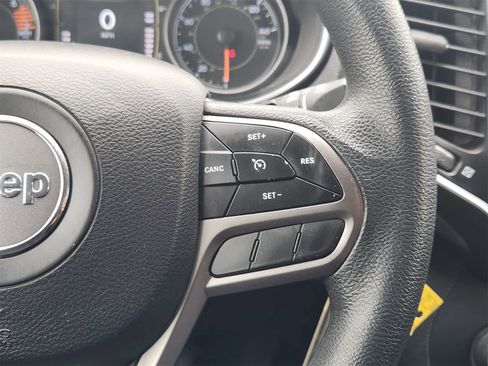 Used 2019 Jeep Cherokee Latitude w/ Popular Appearance Group image 26