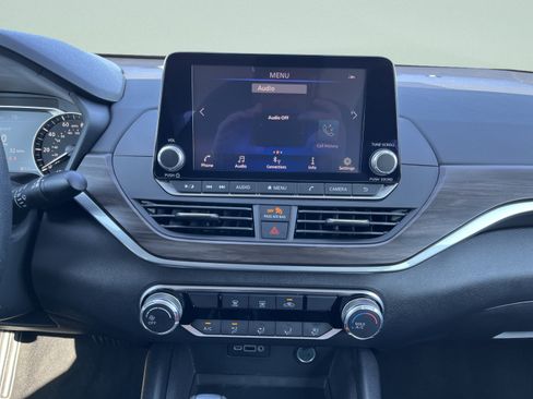 Used 2025 Nissan Altima 2.5 SV FWD image 26