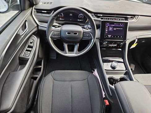 New 2024 Jeep Grand Cherokee Laredo X w/ Luxury Tech Group I image 12