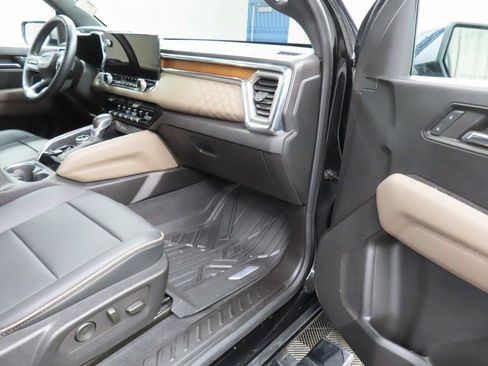 Used 2023 GMC Canyon Denali image 32