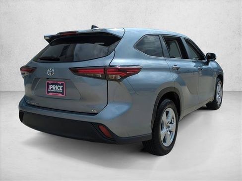 Certified 2024 Toyota Highlander LE FWD image 5