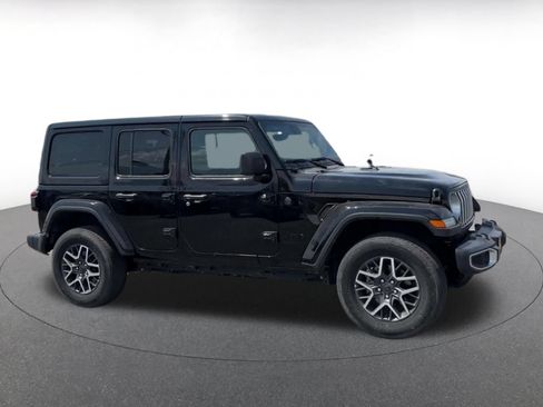 Used 2025 Jeep Wrangler Unlimited Sahara AWD/4WD image 16