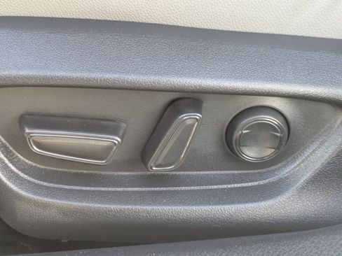 Used 2025 Toyota Camry SE w/ Multimedia Upgrade Package image 20