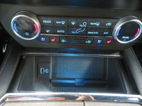 Used 2021 Ford Expedition Max Limited image 47