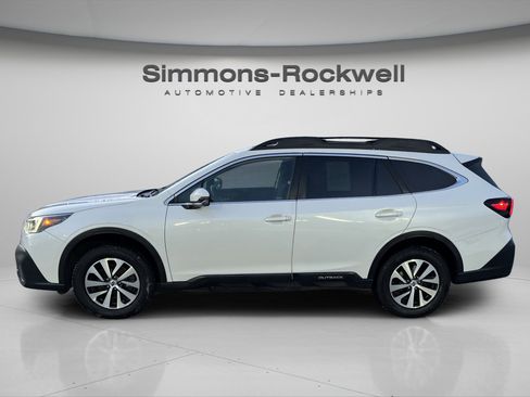 Used 2022 Subaru Outback Premium image 4