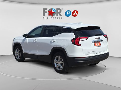 Used 2024 GMC Terrain SLE FWD image 3