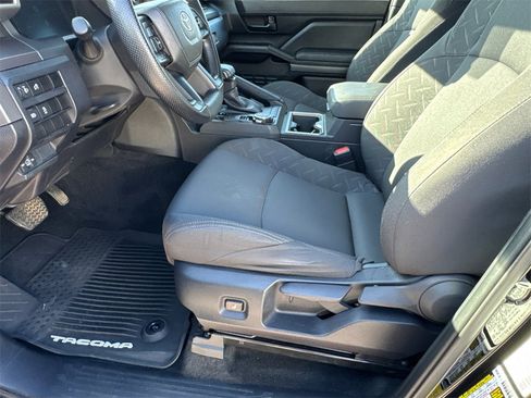 Used 2025 Toyota Tacoma SR5 image 9