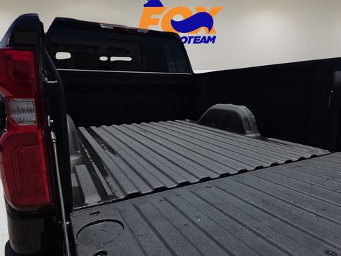 Used 2025 Chevrolet Silverado 1500 High Country AWD/4WD image 13