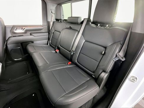 Used 2024 GMC Sierra 2500 SLT w/ SLT Premium Package image 23