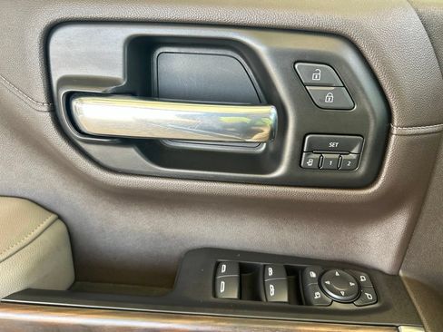 Used 2021 GMC Sierra 1500 SLT AWD/4WD image 25