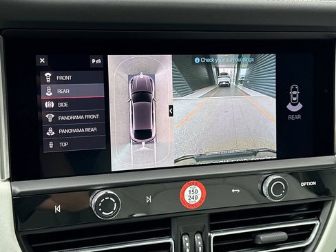 Certified 2023 Porsche Macan S AWD/4WD image 24