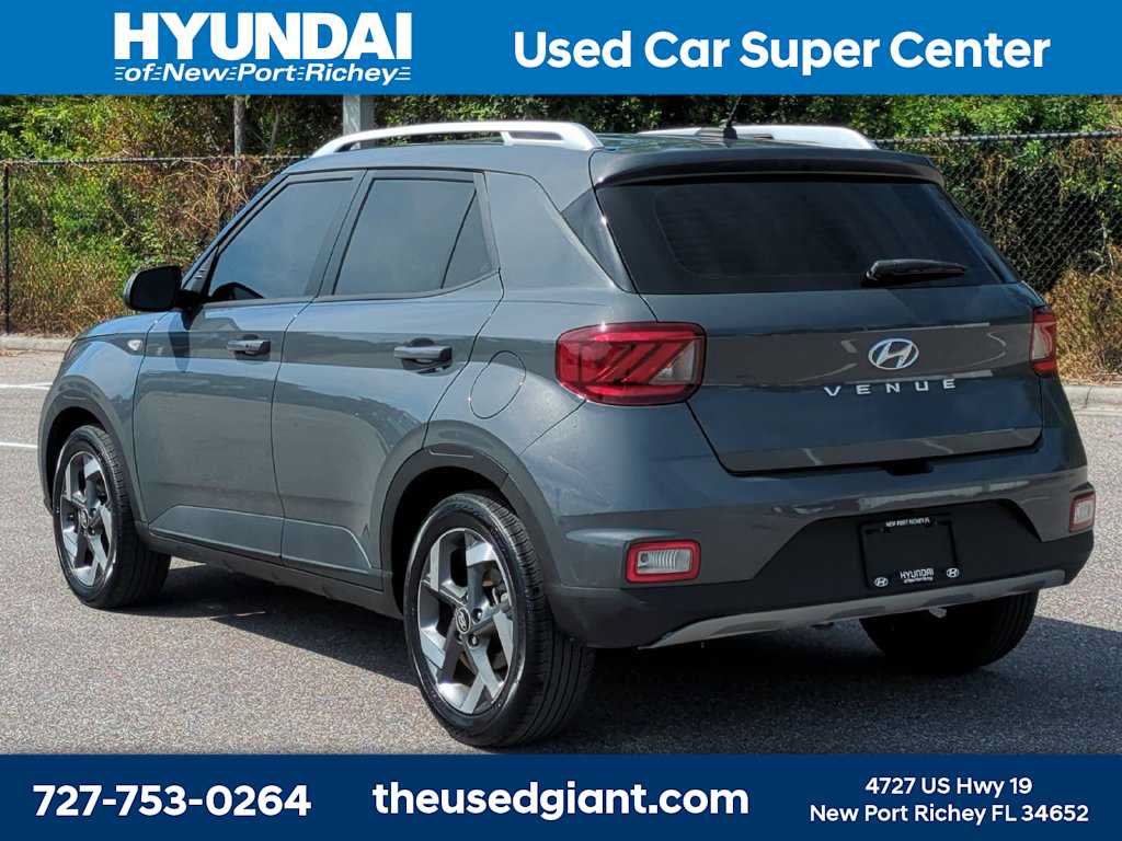 Certified 2025 Hyundai Venue SEL FWD image 3