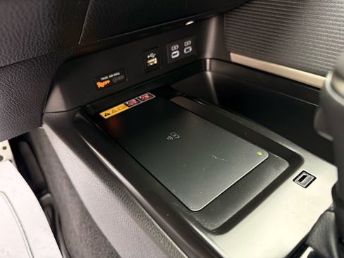 Used 2025 Toyota Camry SE image 45