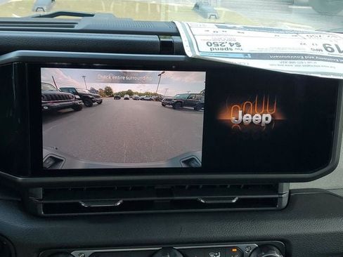 New 2025 Jeep Gladiator Sport image 27