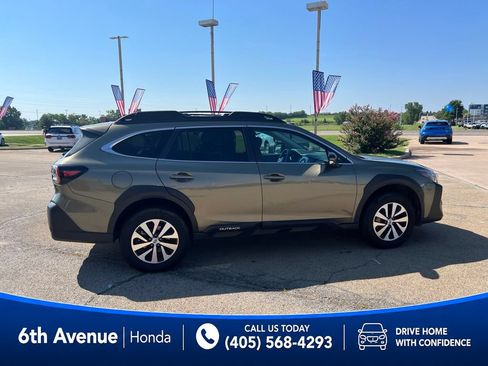 Used 2025 Subaru Outback Premium AWD/4WD image 4