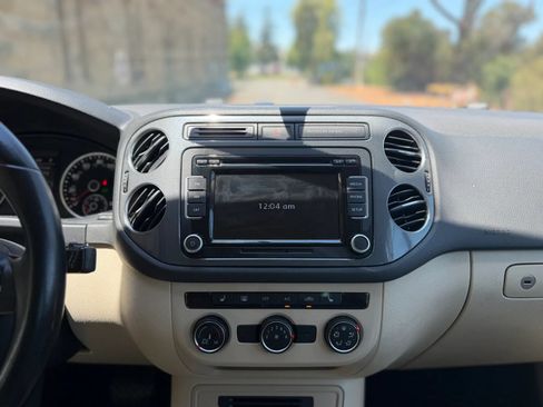 Used 2014 Volkswagen Tiguan SE FWD image 14