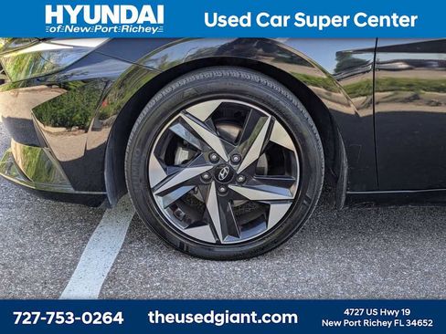 Used 2023 Hyundai Elantra SEL w/ Convenience Package FWD image 10