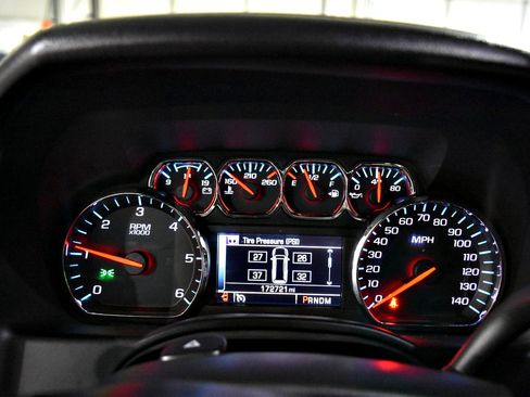 Used 2015 Chevrolet Suburban LT image 36