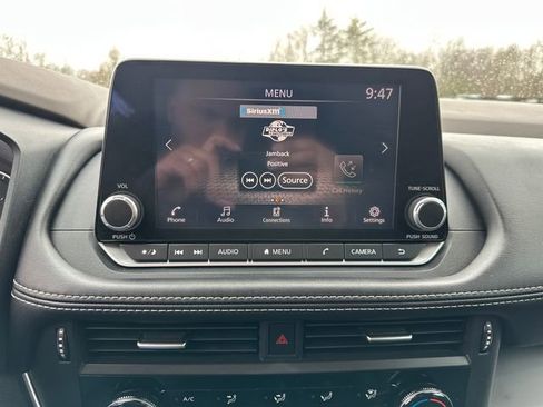 Used 2023 Nissan Rogue S image 32