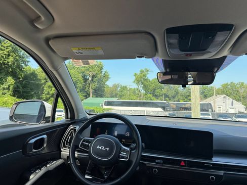 Used 2024 Kia Sorento S FWD image 32